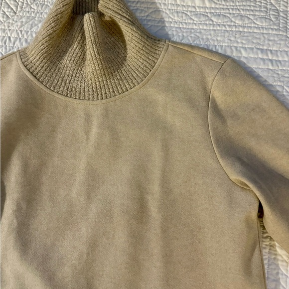 NWT Banana Republic Melton Turtleneck Sweater, SP - Picture 4 of 8